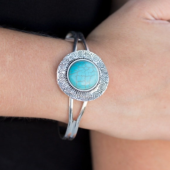 SOLD 🥀Silver and turquoise blue cuff bracelet - Picture 2 of 2